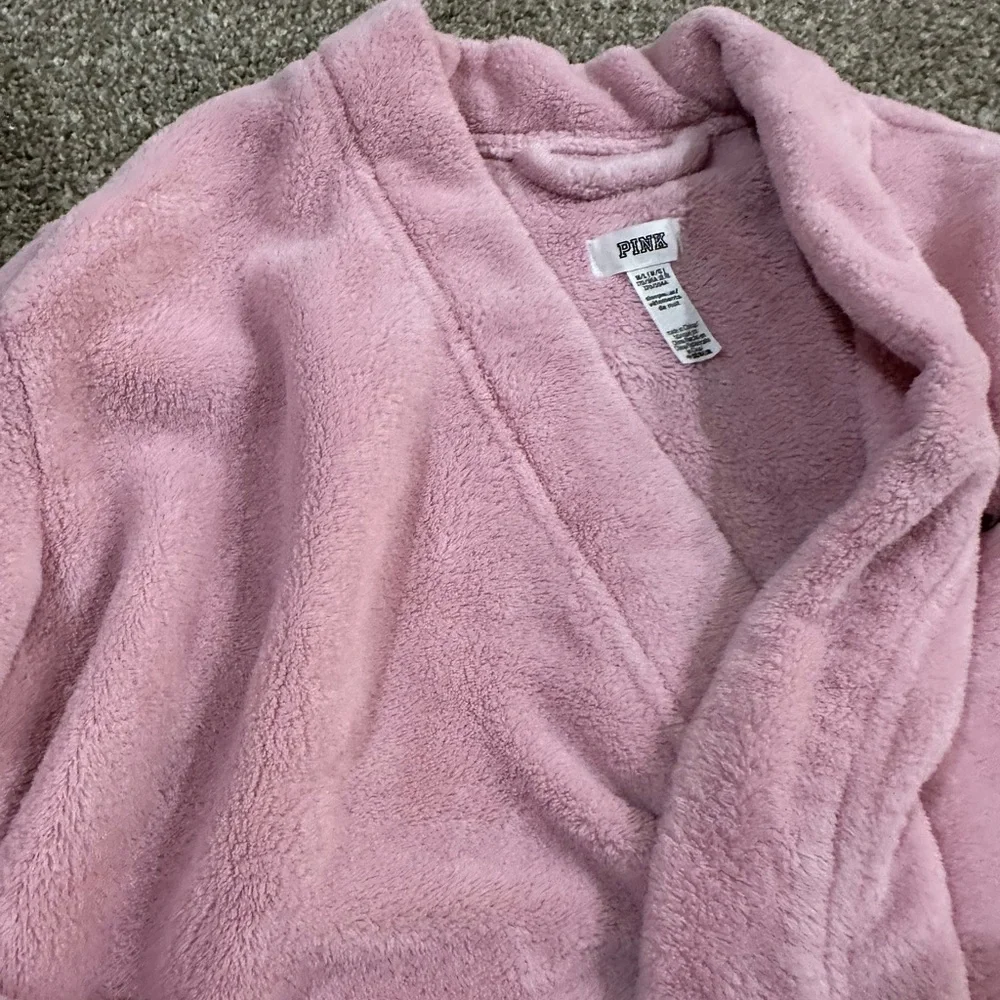 PINK Victoria's Secret Soft Pink Fleece Robe- short - Picture 4 of 8